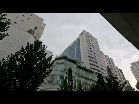 1. 新加坡酒店推荐: 乌节大酒店 Orchard Hotel 外观，旁边有商场，紧邻乌节路，走路到新加坡乌节地铁站几分钟